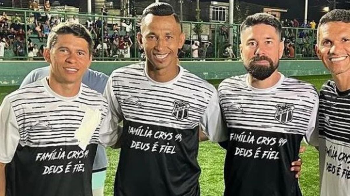 Osvaldo posa em foto com escudo do Ceará escondido e recebe críticas da  torcida do Fortaleza - NE45